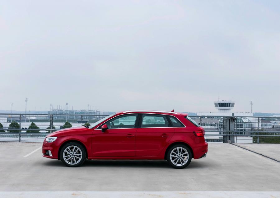  Audi A3 Sportback 2.0 TFSI (8V) 2016 года  (WW) (фото 13 из 19)